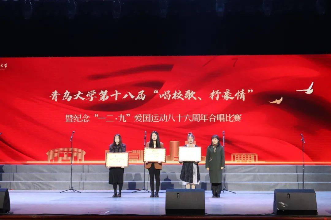 玩具店里的娃娃